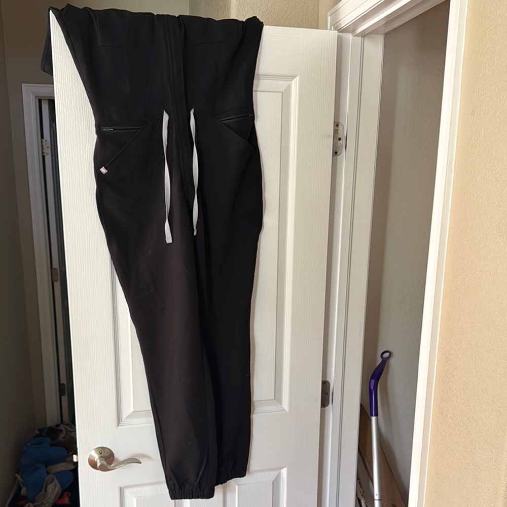 Black Scrub Jumper from Figs